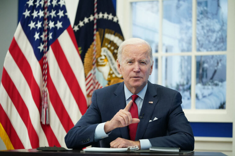 Biden advierte que «próximas semanas serán complejas» por ómicron y anuncia que duplicará compra de píldora antiviral
