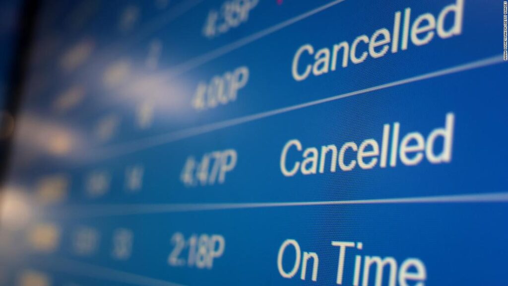 A quién culpar por el caos de las cancelaciones de las aerolíneas
