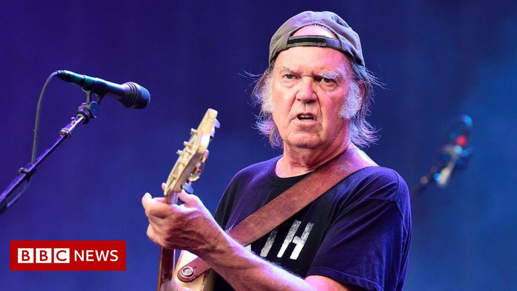 Neil Young wants to quit Spotify over Joe Rogan’s vaccine misinformation – BBC News