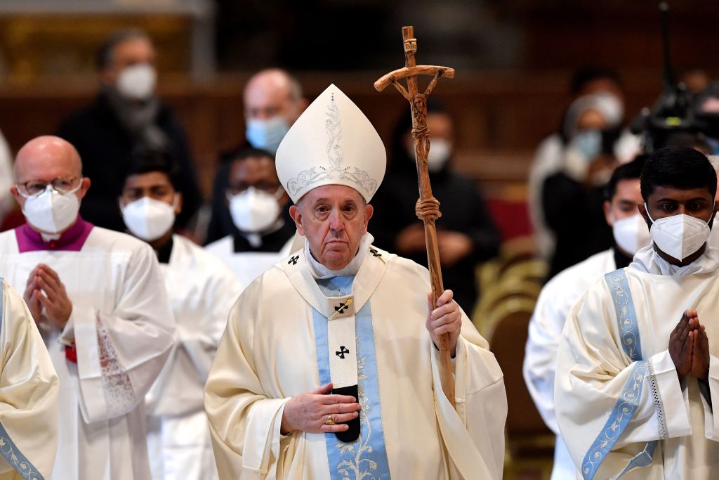 El papa condena la violencia contra la mujer como un «insulto a Dios» en la homilía del día de Año Nuevo