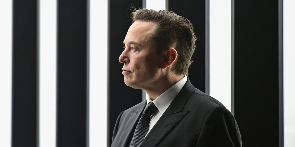 Elon Musk dit «réfléchir sérieusement» à la création d’un nouveau réseau social @WSJ