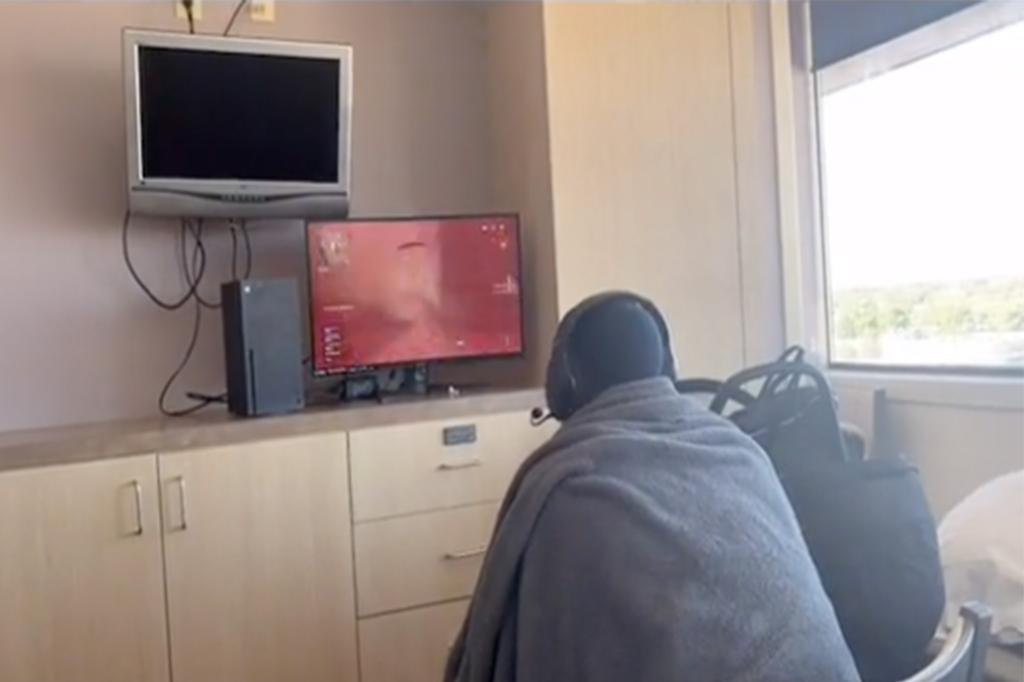 Dad-to-be brings gaming console to hospital room during labor
