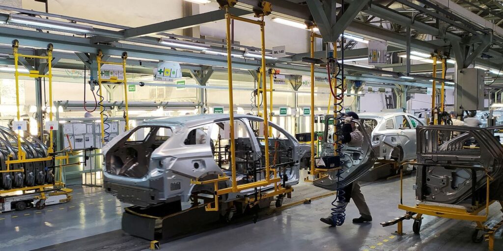 Russia’s Manufacturing Activity Shrinks as Sanctions Over Ukraine Bite