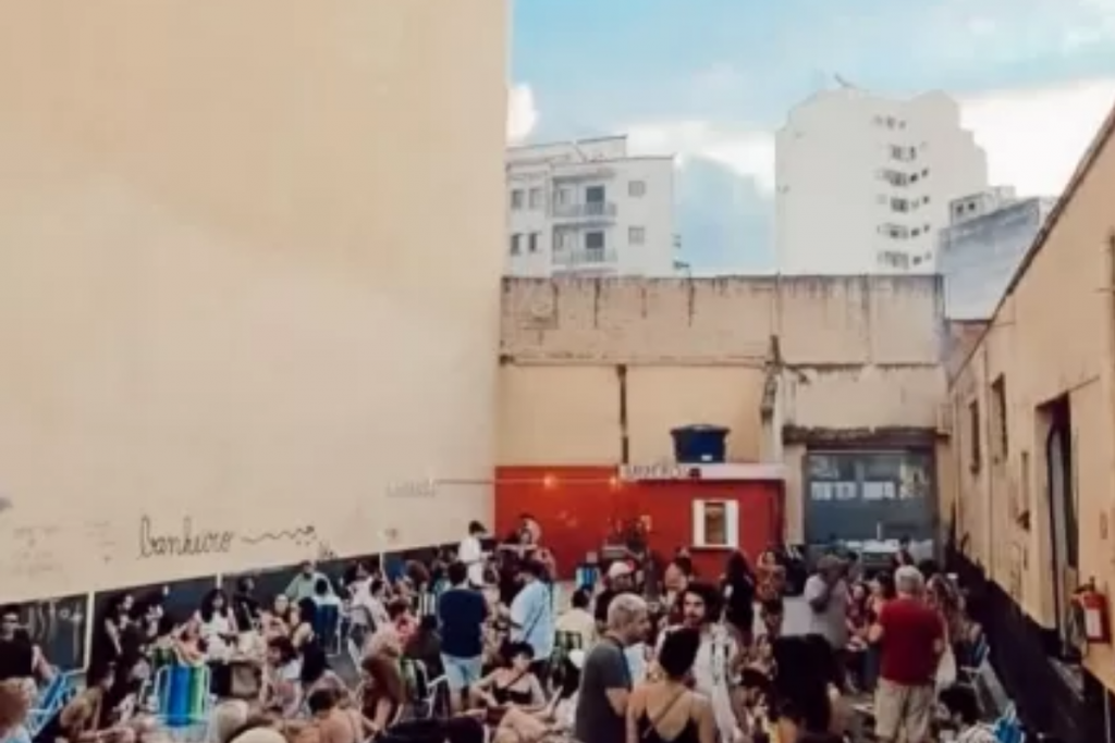 Bar de São Paulo que proibiu a entrada de mãe com criança muda de posicionamento: “Erramos” – Pais