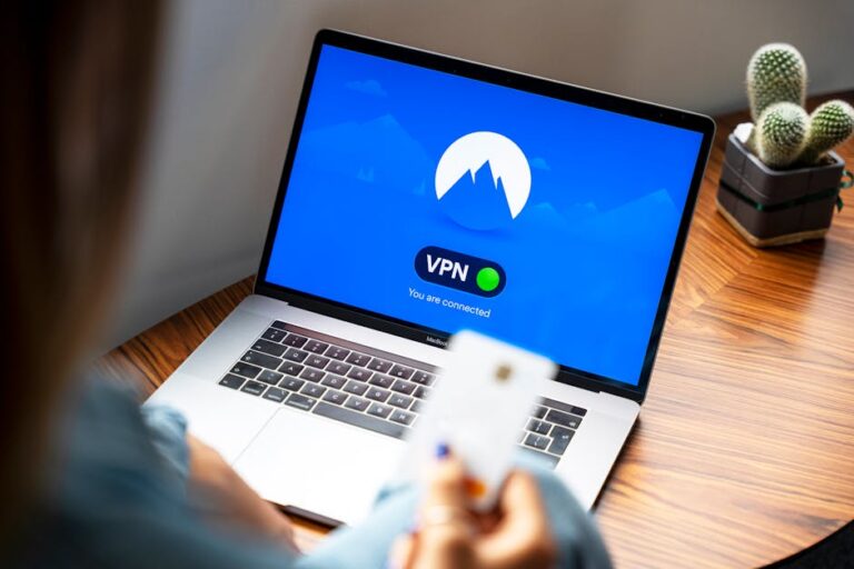 Apple and Google clash with police and MPs over phone thefts
